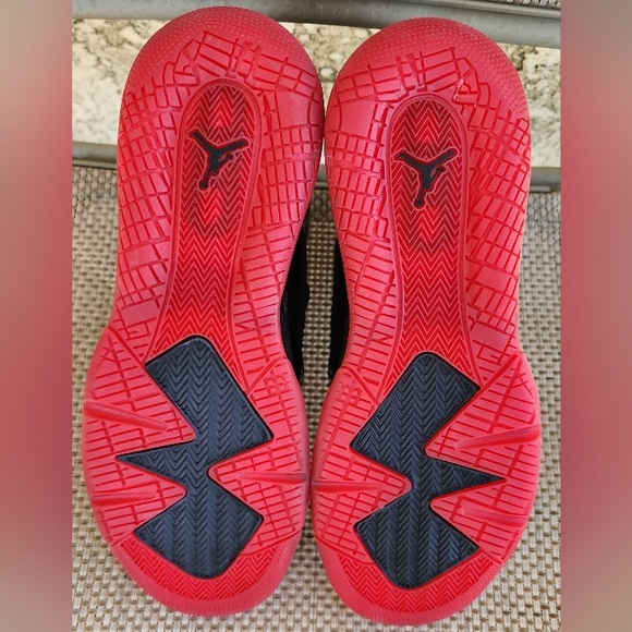 JORDAN MARS 270 'BRED'- SIZE 10- COLOR: BLK/ GYM RED - Picture 6 of 12